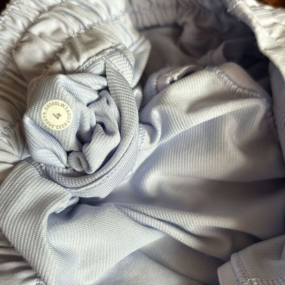 Lululemon Hotty Hot High-Rise Short 4"
Blue Linen - Picture 5 of 8